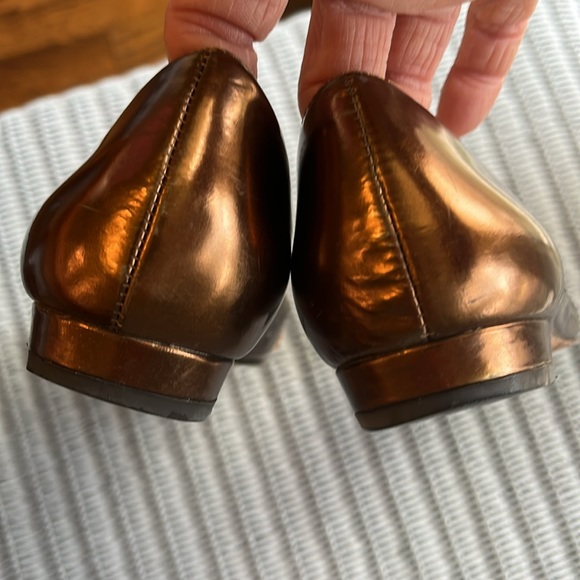 Anne Klein gold/bronze slip on, 7.5 - Picture 4 of 7